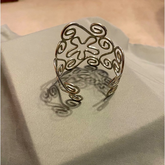 Silver colored bangle - Picture 1 of 2